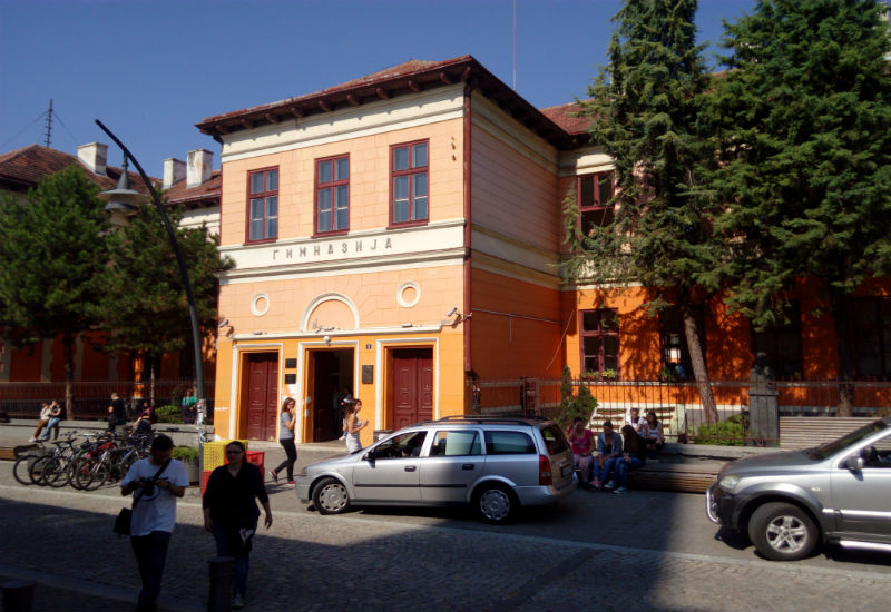 Gimnazija Uros predic
