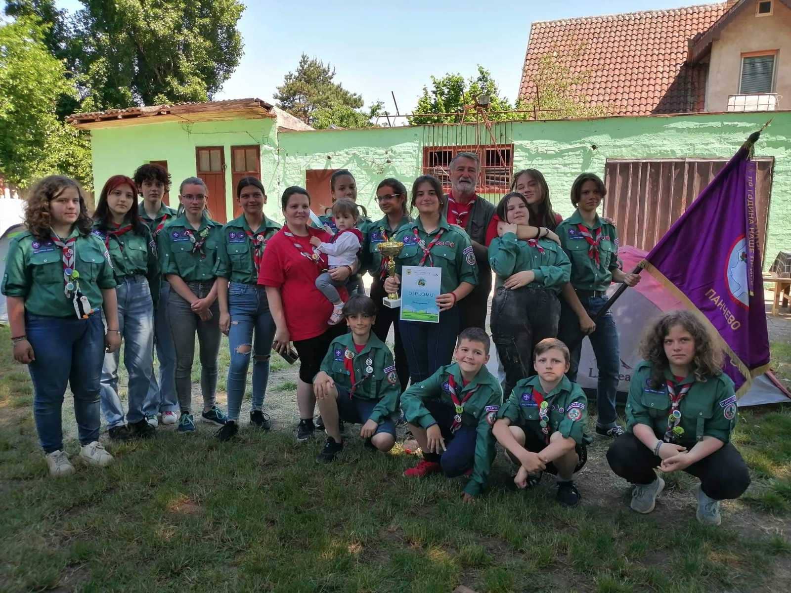 lejla purkar sa izvidjacima u beloj crkvi