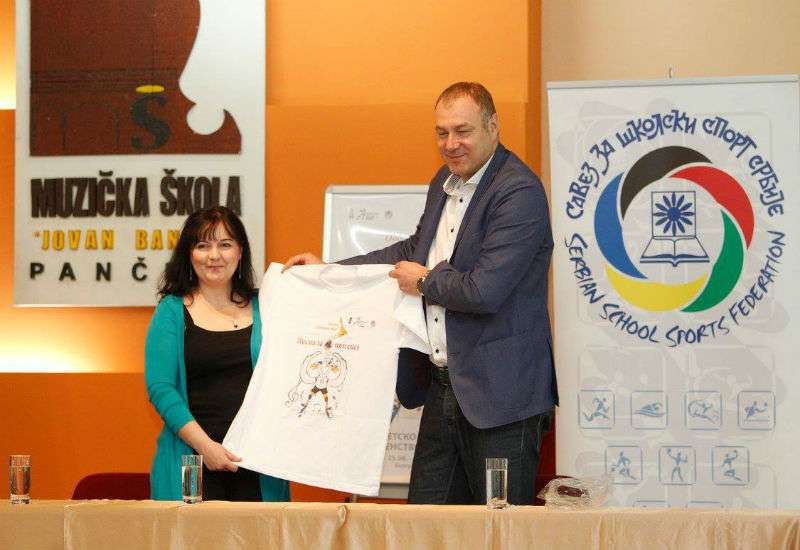 Potraga za &bdquo;Pesmom za ceo svet&ldquo; trajaće do 10. juna. Pravo uče&scaron;ća imaju svi učenici srednjih &scaron;kola.