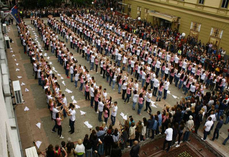 U Pančevu je danas ispraćena jo&scaron; jedna generacija maturanata i maturantkinja, uz deveti "Pančevački maturantski ples"