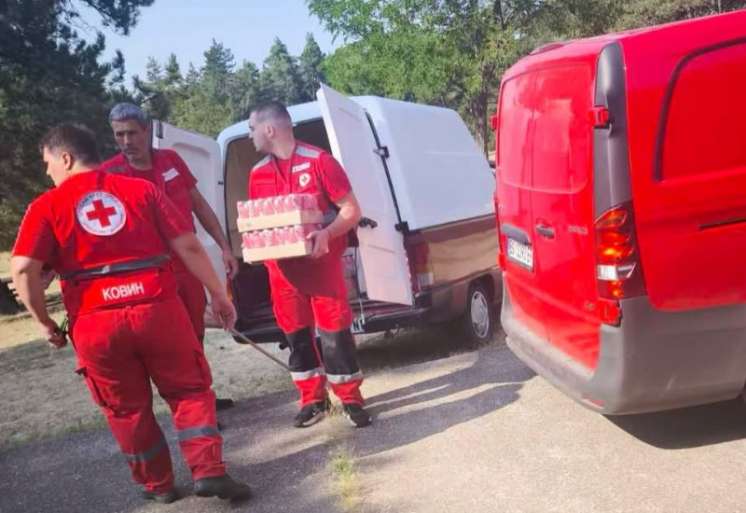 Akciju je koordinirala Banka hrane Vojvodina, uz podr&scaron;ku kompanija Coca-Cola HBC Srbija, Maxi Srbija, Bambi i Nestl&eacute;, kao i partnera na terenu &ndash; Crvenog krsta Kovin, Crvenog krsta Kraljevo i organizacije &bdquo;Daruj&ldquo; iz Kovačice