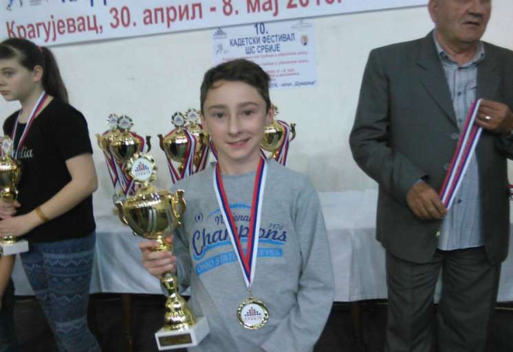 Ilija Serafimović (11) iz Pančeva odbranio je titulu državnog prvaka u re&scaron;avanju &scaron;ahovskih problema
