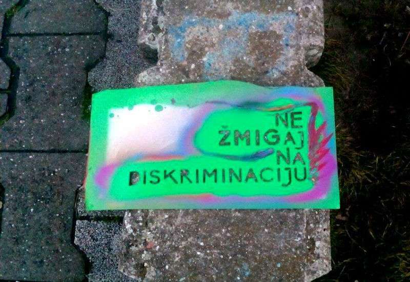 Organizacija Ženska mirovna grupa &ndash; Pančevo u partnerstvu sa Gimnazijom &bdquo;Uro&scaron; Predić&ldquo; i Kancelarijom za mlade Pančevo uz finansijsku podr&scaron;ku Pokrajinskog sekretarijata za sport i omladinu realizuje projekat &bdquo;Ne ŽMIGaj na diskriminaciju!&ldquo;