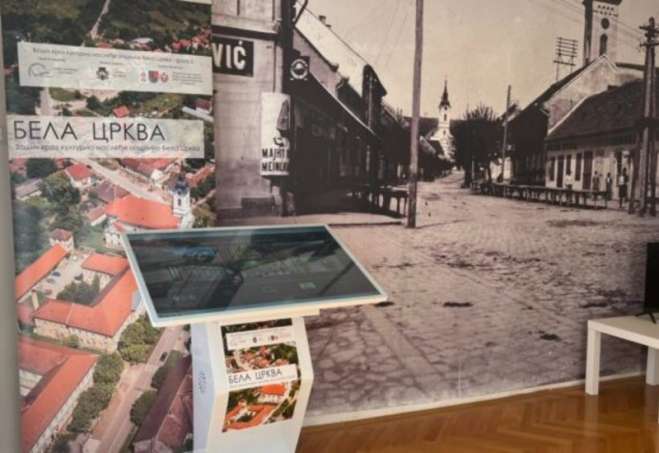 Projektom je predviđena nabavka jedinstvenog uređaja – info kioska, kao i izrada adekvatne aplikacije kako bi svi zainteresovani posetioci mogli samostalno da istražuju o kulurnom nasleđu