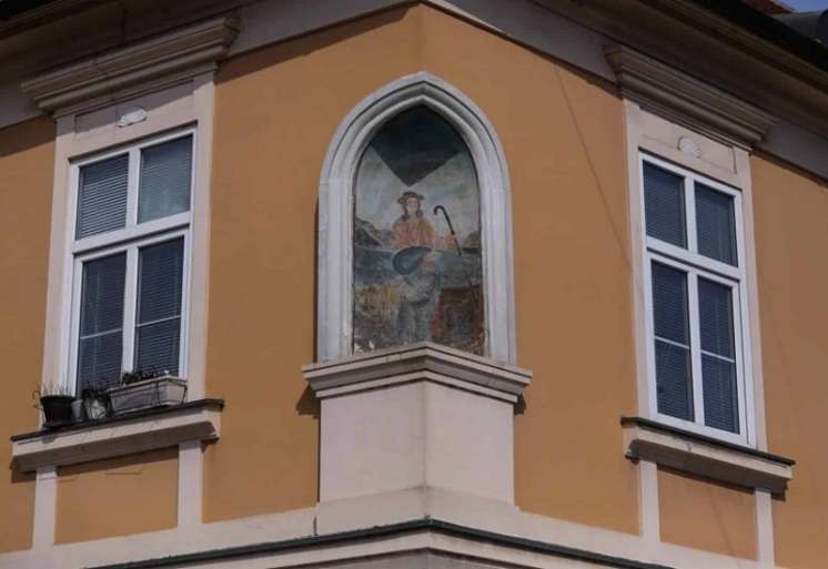 U pitanju je mural svetog Vendelina – zaštitnika pastira, lutalica, usamljenika ili onih koji se tako osećaju, stočara, seljaka, domaćih životinja i ugrožene prirode Pančeva