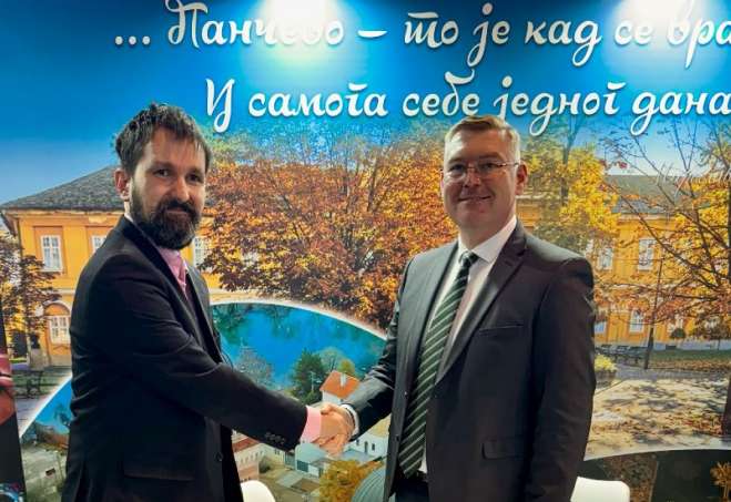 Irimie Mihai Gabriel, gradonačelnik Soimuša u Rumuniji posetio je 46.  Međunarodni sajam turizma u Beogradu gde je na štandu Turističke organizacije grada Pančeva potpisao memorandum o saradnji u oblasti turizma sa turističkom agencijom Grof travel iz Pančeva
