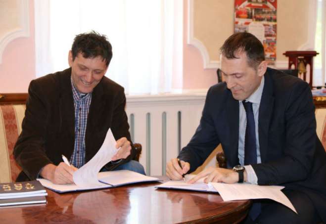 Dr Dragoljub Cucić, rukovodilac pančevačkog Centra za talente "Mihajlo Pupin" i gradonačelnik Kikinde Pavle Markov potpisali su sporazum o saradnji koji predviđa rad sa darovitim i visoko motivisanim učenicima 
