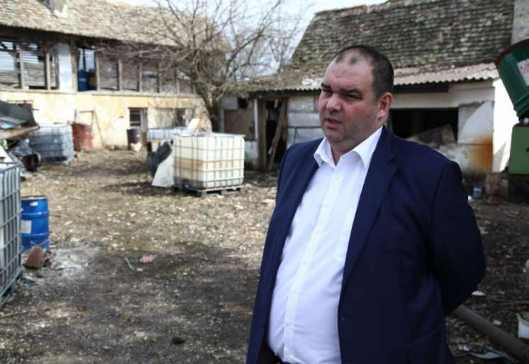 Pokrajinski sekretar za urbanizam i za&scaron;titu životne sredine Vladimir Galić prisustvovao je danas uviđaju i uzorkovanju supstanci potencijalno opasnog otpada u Pančevu i Bavani&scaron;tu