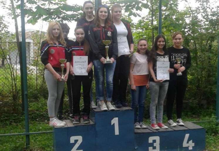 Ekipa juniorki je osvojila drugo mesto sa 1.065 krugova, a u sastavu Isidora Stojanović sa 371, Ivana Vislavski sa 350 i Marija Aleksić sa 344 kruga