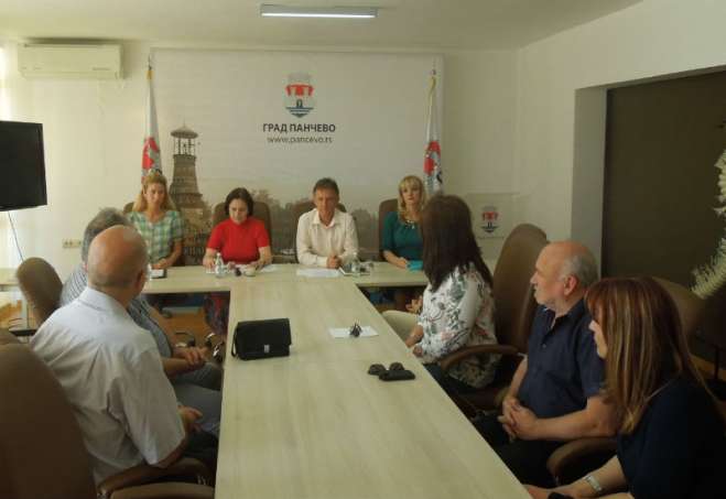 Svečana dodela ugovora direktorima srednjih škola koje su dobile sredstva od Grada Pančeva po konkursu održana je danas u Gradskoj upravi
