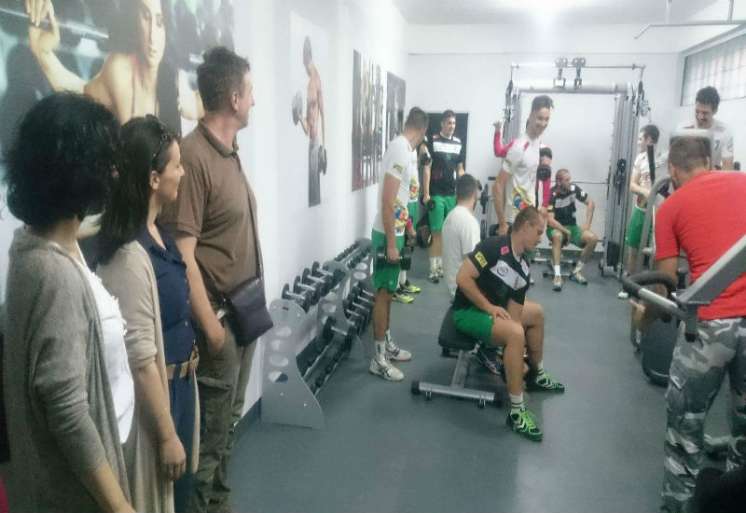 Pokrajinska sekretarka za sport i omladinu, Marinika Tepić svečano je juče otvorila teretanu u Rukometnom klubu &bdquo;Jabuka&ldquo; 