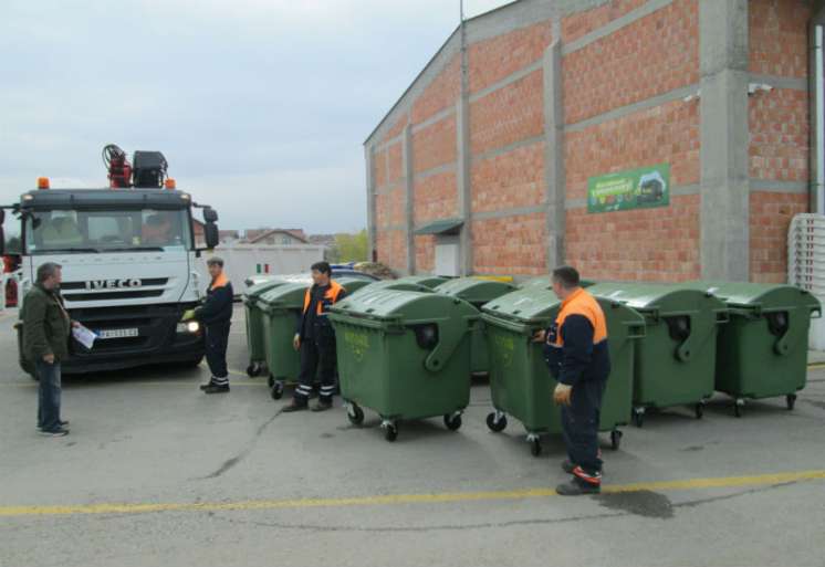 U poslednja tri dana radnici pogona JKP ,,Higijena” u gradu su postavili 170 novih kontejnera - 80 metalnih i 90 plastičnih zapremine 1,1 kubika