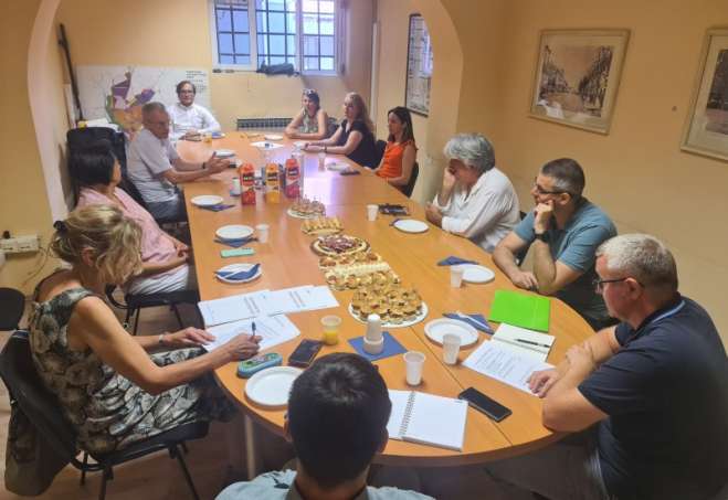 Sastanku su prisustvovali predstavnici preduzeća za javni prevoz putnika “Pantransport” Pančevo, predstavnici Gradske uprave Pančevo, JP “Urbanizam”, Zavoda za javno zdravlje Pančevo kao i predstavnici nekoliko udruženja građana u čijem fokusu rada su ekologija i saobraćaj