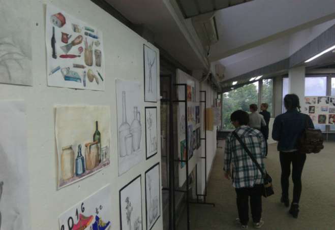 U gradskoj biblioteci u Pančevu otvorena je izložba radova nagrađenih učenika osnovnih i srednjih škola