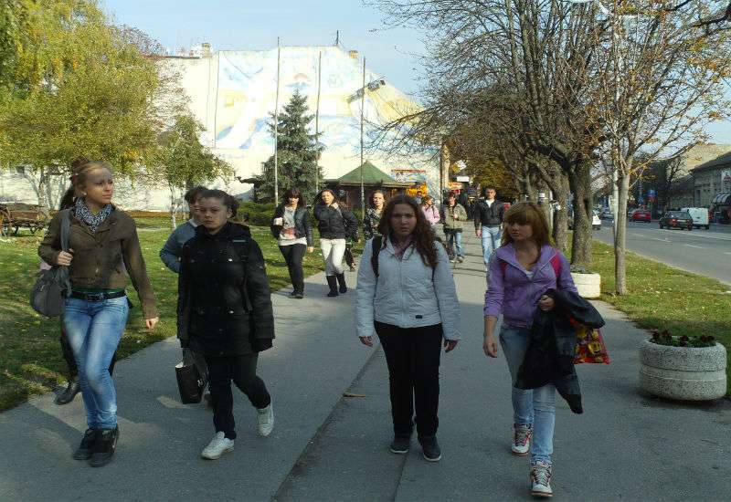 Tinejdžeri koji su ili gojazni ili su u slaboj fizičkoj formi su pod većim rizikom od visokog krvnog pritiska u sredovečnom dobu