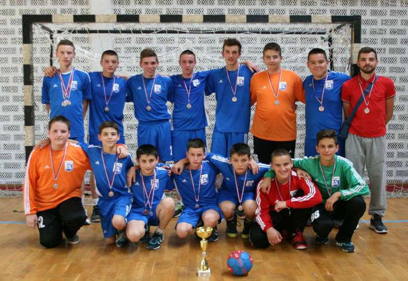 Dolovci su svojim kućama poneli vice&scaron;ampionski pehar i srebrne medalje na svojim grudima