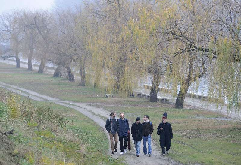 Pančevački bend "Mladi Džek" objavio je spot za singl "I wanna show you Srbija", koji se nalazi na albumu "Samoubisvo nevinosti"