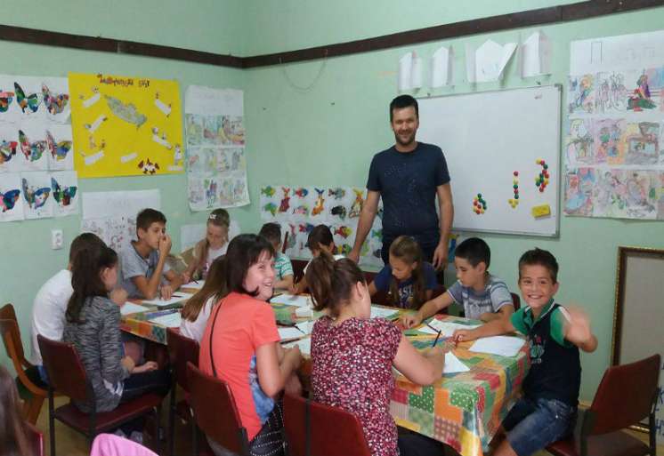 Likovnom radionicom upriličenom 29. jula u dolovačkom Domu Kulture zavr&scaron;ene su julske radionice za &scaron;kolsku decu