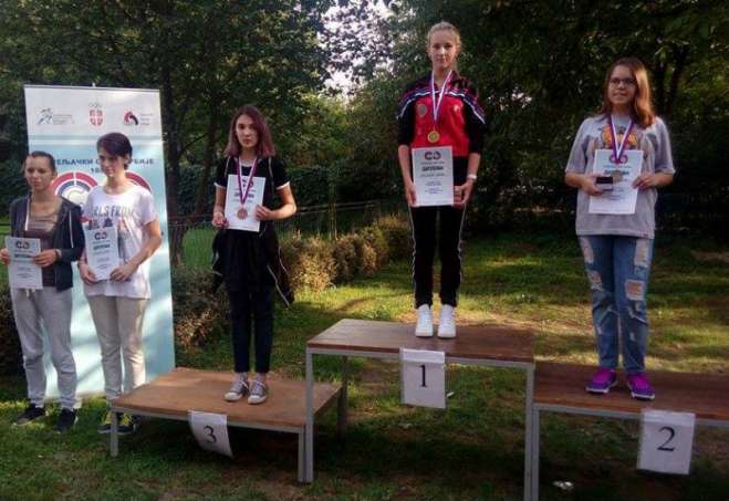 U pojedinačnoj konkurenciji, na Prvenstvu Srbije, trijumfovala je Pančevka Ivana Vislavski, u disciplini trostav i uz vojvođansku titulu, osvojila i titulu šampiona Srbije u konkurenciji pionirki